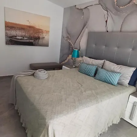 Uno - Front Line Of Ocean Apartment *